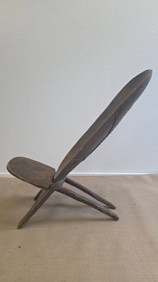 Vintage West-Afrikaanse palaverstoel met krokodilreliëf - M004
