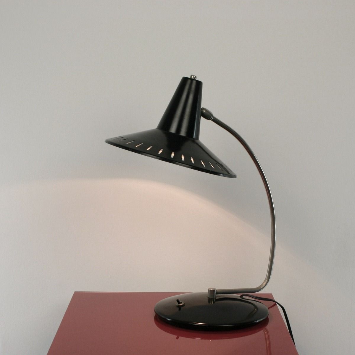 B003