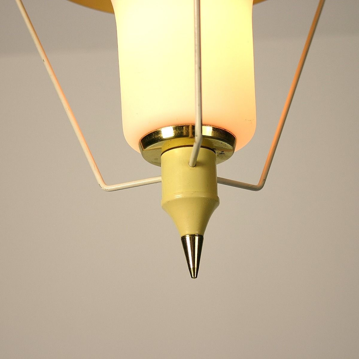 H048