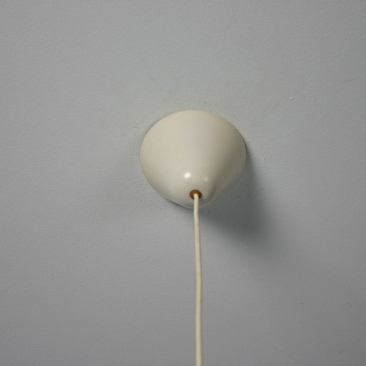 H048