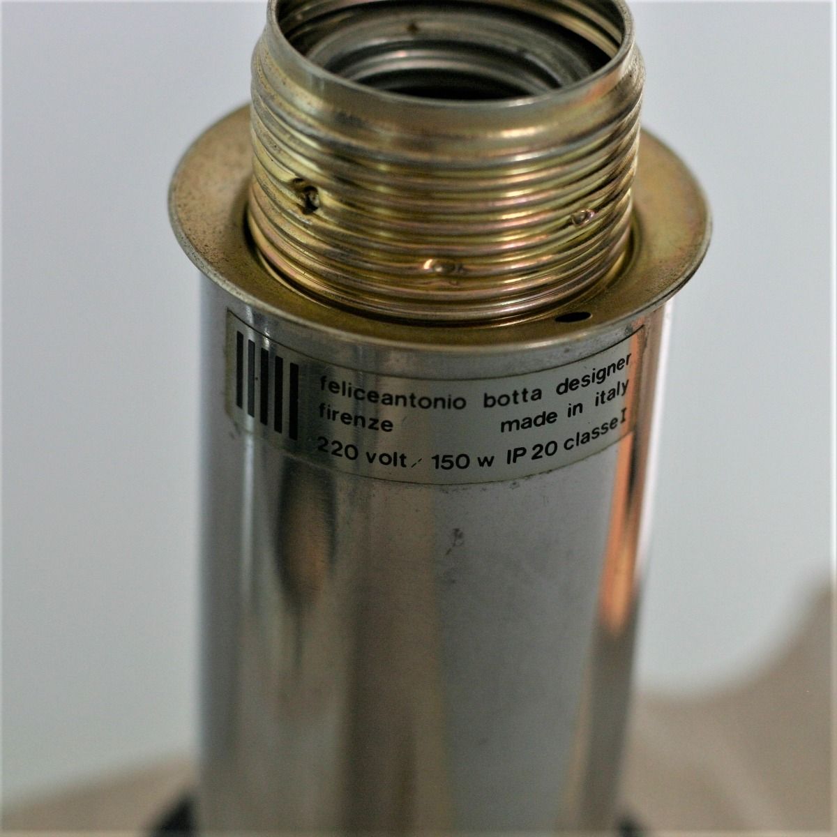 T022