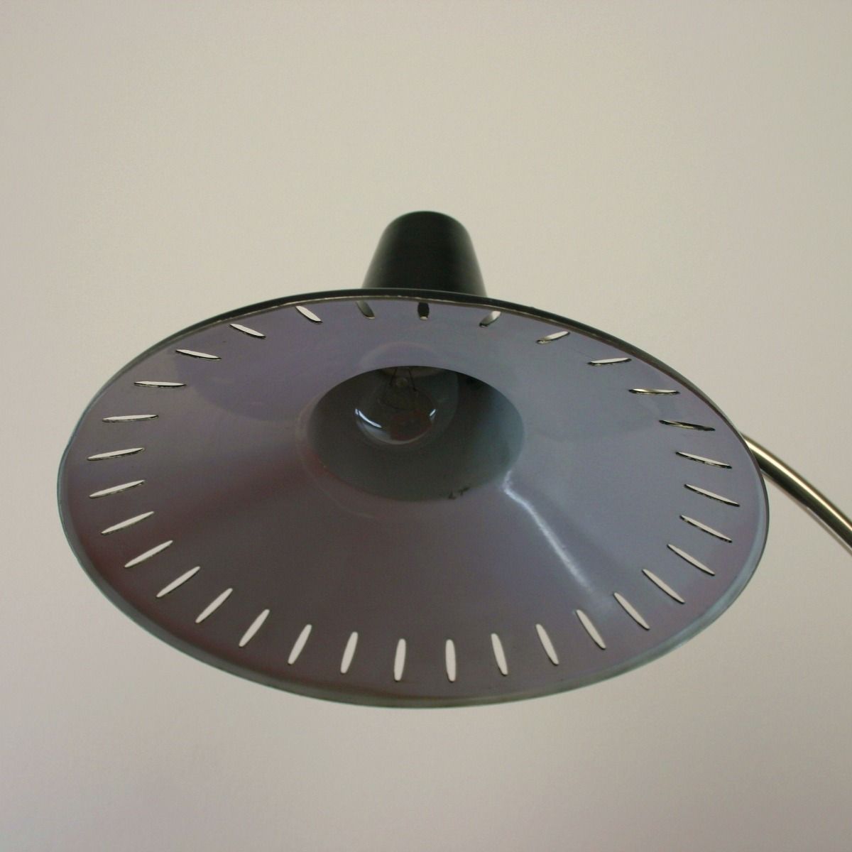 B003